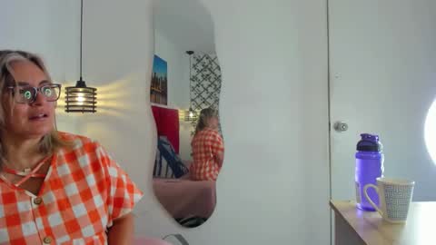 Snapshot of sweet__mature chatting on September 20, 4:10 pm Carolina online show from September 20, 4:10 pm