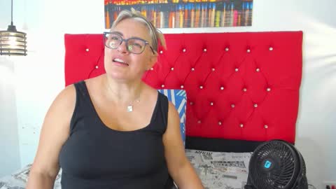 Snapshot of sweet__mature chatting on September 22, 5:06 pm Carolina online show from September 22, 5:06 pm
