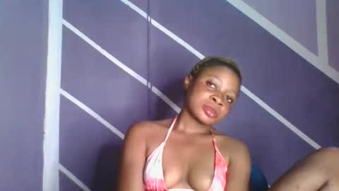 Snapshot of sweet_berry31 chatting on October 5, 11:23 pm baby girl online show from October 5, 11:23 pm