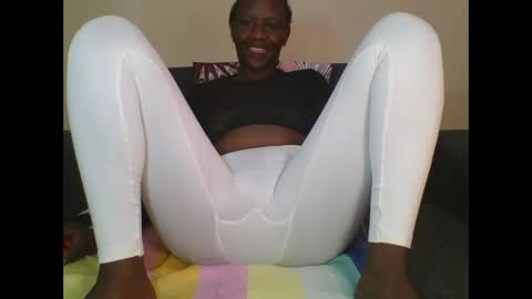 Snapshot of sweet_blackberry93 chatting on September 20, 12:52 pm bella online show from September 20, 12:52 pm