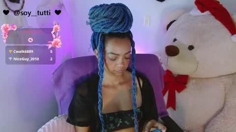 Snapshot of sweet_bluee chatting on December 22, 12:49 pm Tutti online show from December 22, 12:49 pm
