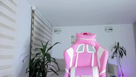 Snapshot of sweet_brunette88 chatting on March 11, 3:04 am sweet_brunette88 online show from March 11, 3:04 am
