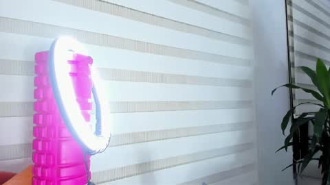 Snapshot of sweet_brunette88 chatting on February 21, 2:50 am sweet_brunette88 online show from February 21, 2:50 am