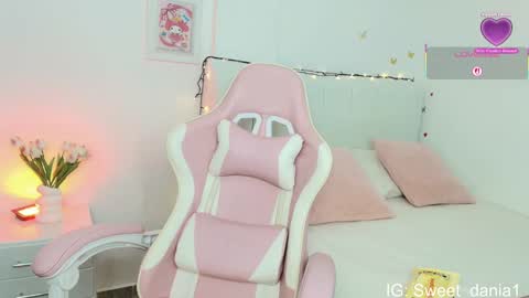 sweet_dania_ online show from October 13, 6:48 am