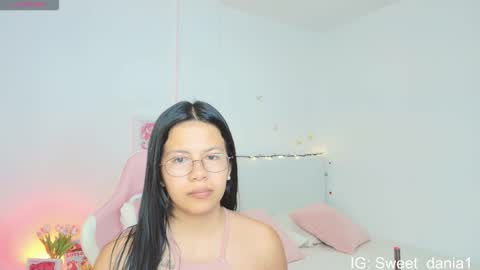 sweet_dania_ online show from November 19, 10:03 am