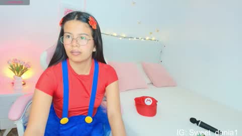 sweet_dania_ online show from October 11, 4:39 am