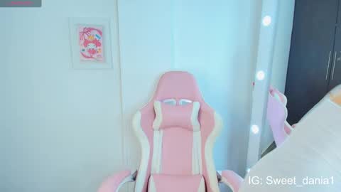 sweet_dania_ online show from March 12, 3:13 am