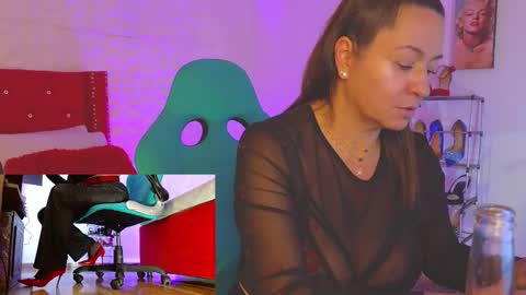 Snapshot of sweet_evans___ chatting on October 4, 6:11 am Sweet Evans online show from October 4, 6:11 am