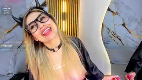 Snapshot of sweet_flame_ chatting on October 11, 9:18 pm sweet_flame_ online show from October 11, 9:18 pm