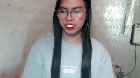 Snapshot of sweet_kyline69 chatting on October 13, 8:33 pm sweet_kyline69 online show from October 13, 8:33 pm