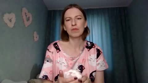 sweet_lilbunny online show from September 14, 2:25 am
