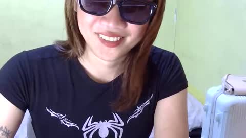 Snapshot of sweet_luna_26 chatting on October 15, 2:40 pm Sweet online show from October 15, 2:40 pm