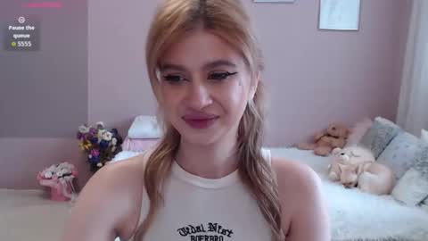 Snapshot of sweet_nicole_333 chatting on September 12, 7:32 am sweet_nicole_333 online show from September 12, 7:32 am