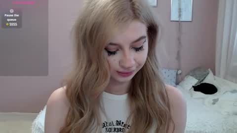 Snapshot of sweet_nicole_333 chatting on March 6, 11:36 am sweet_nicole_333 online show from March 6, 11:36 am