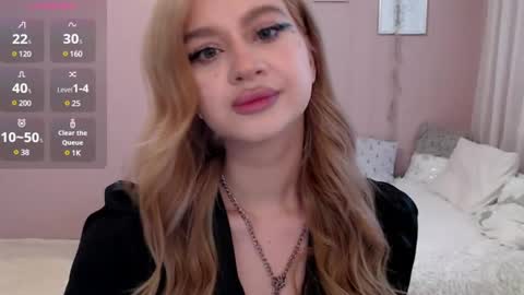 Snapshot of sweet_nicole_333 chatting on March 7, 12:34 pm sweet_nicole_333 online show from March 7, 12:34 pm