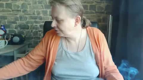 sweet_phoenix76 online show from January 11, 1:06 pm