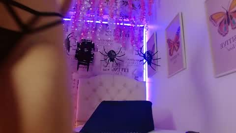 Snapshot of sweet_rabbitss chatting on October 15, 8:31 pm online show from October 15, 8:31 pm