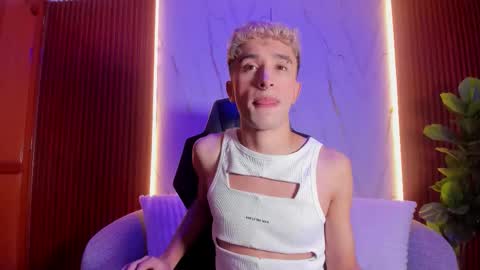 Snapshot of sweet_santii chatting on October 13, 12:07 pm Santiago online show from October 13, 12:07 pm