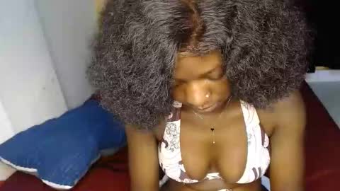 ellanah Tracie online show from November 1, 12:44 am