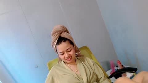 Leah online show from January 28, 7:43 am