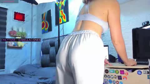 Snapshot of sweet_tits2 chatting on October 25, 8:09 pm Isabella online show from October 25, 8:09 pm