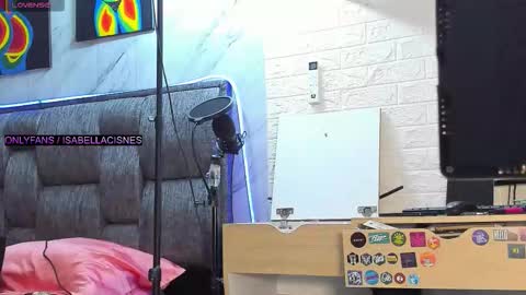 Snapshot of sweet_tits2 chatting on October 31, 5:35 pm Isabella online show from October 31, 5:35 pm