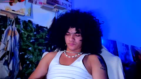 Snapshot of sweet_vond chatting on March 6, 8:30 am Steven independent model online show from March 6, 8:30 am
