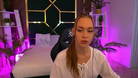 SweetAngellic online show from October 12, 2:20 pm