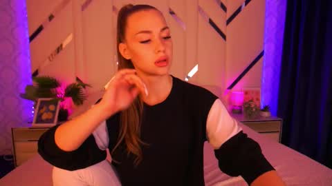 SweetAngellic online show from October 6, 12:45 pm