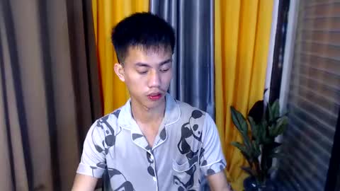 Snapshot of sweetbigcockz chatting on March 3, 4:05 pm sweetbigcockz online show from March 3, 4:05 pm