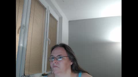 Snapshot of sweetboobs85h chatting on October 5, 7:21 pm Sweetboobs85h online show from October 5, 7:21 pm