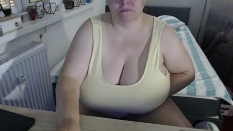 Sweetboobs85h online show from October 21, 5:05 pm