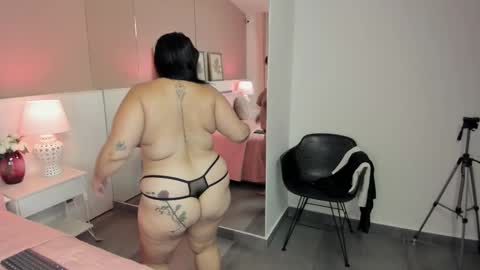 Snapshot of sweetbustydoll chatting on September 23, 8:04 pm sweet Busty LOVE online show from September 23, 8:04 pm