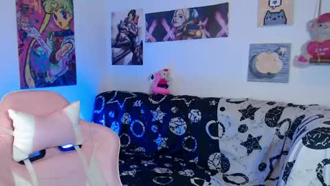       Independent model online show from February 22, 6:39 am