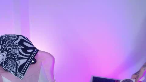       Independent model online show from September 29, 2:32 am