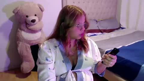 Snapshot of sweetcristalh chatting on October 19, 2:16 am Cristal online show from October 19, 2:16 am