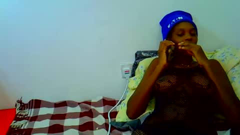 Snapshot of sweetebony123 chatting on October 12, 9:05 pm sweetebony123 online show from October 12, 9:05 pm