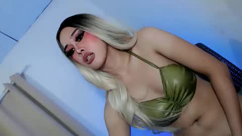 sweetest_bunny online show from February 1, 10:45 am