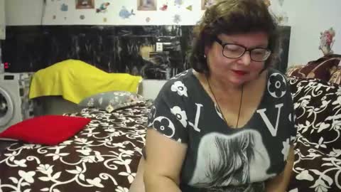 sweetestmilf4you online show from February 15, 7:23 pm