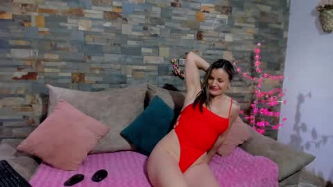 Snapshot of sweetfantasyy69 chatting on February 3, 9:07 pm sweef online show from February 3, 9:07 pm