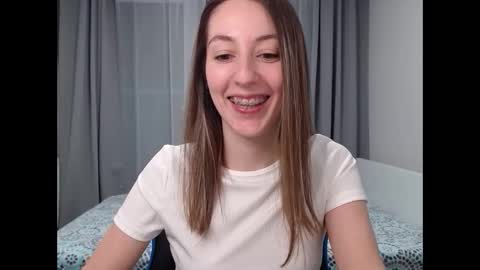 Snapshot of sweetheart_77 chatting on December 8, 2:46 am Emma online show from December 8, 2:46 am