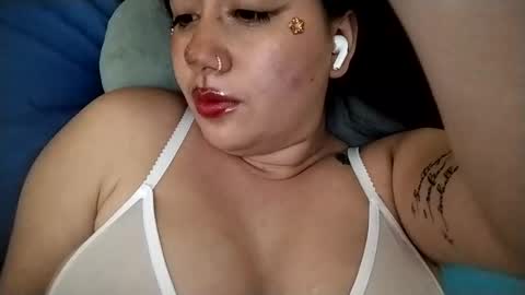 Snapshot of sweetie__annie chatting on October 29, 6:04 am Ana Mara  i cant Make noise My family is here  online show from October 29, 6:04 am