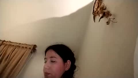 Snapshot of sweetie__annie chatting on October 16, 5:18 am Ana Mara  i cant Make noise My family is here  online show from October 16, 5:18 am