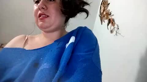 Snapshot of sweetie__annie chatting on October 27, 5:07 am Ana Mara  i cant Make noise My family is here  online show from October 27, 5:07 am