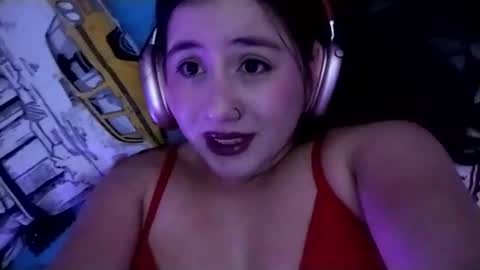 Snapshot of sweetie__annie chatting on February 4, 5:10 am Ana Mara  i cant Make noise My family is here  online show from February 4, 5:10 am