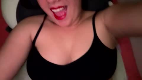 Snapshot of sweetie__annie chatting on October 1, 4:55 am Ana Mara  i cant Make noise My family is here  online show from October 1, 4:55 am