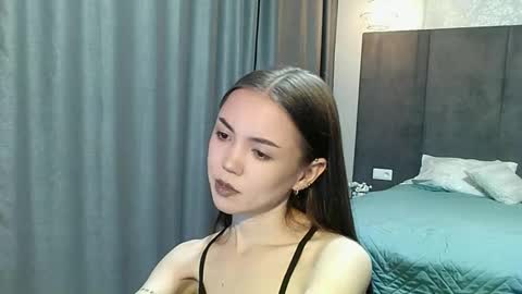 Snapshot of sweetieee_kira chatting on October 2, 9:24 pm sweetieee_kira online show from October 2, 9:24 pm
