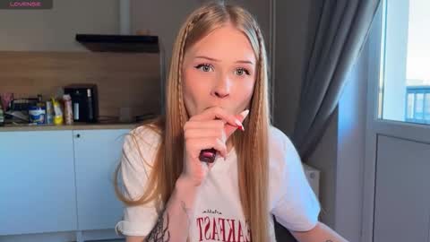 sweetie Lisa3 online show from March 22, 3:38 pm