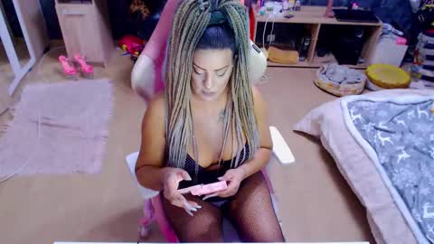 Snapshot of sweetjess022 chatting on October 6, 10:05 pm jessica online show from October 6, 10:05 pm