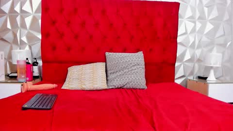 Lauren online show from March 14, 6:28 am